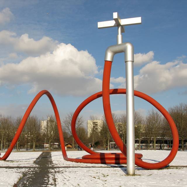 Claes Oldenburgs Wasserhahn mit Gartenschlauch