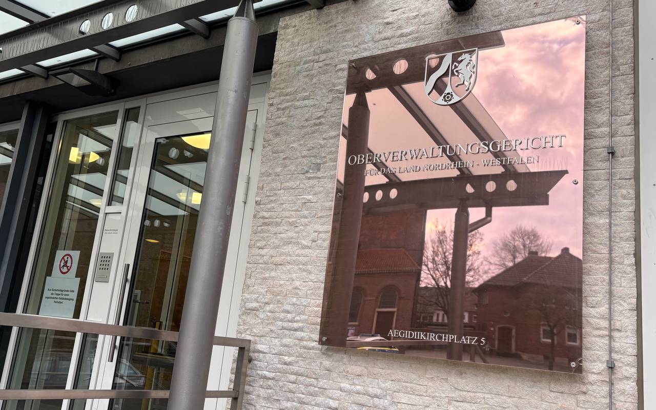 Das Eingangsschild vom Oberverwaltungsgericht Münster.