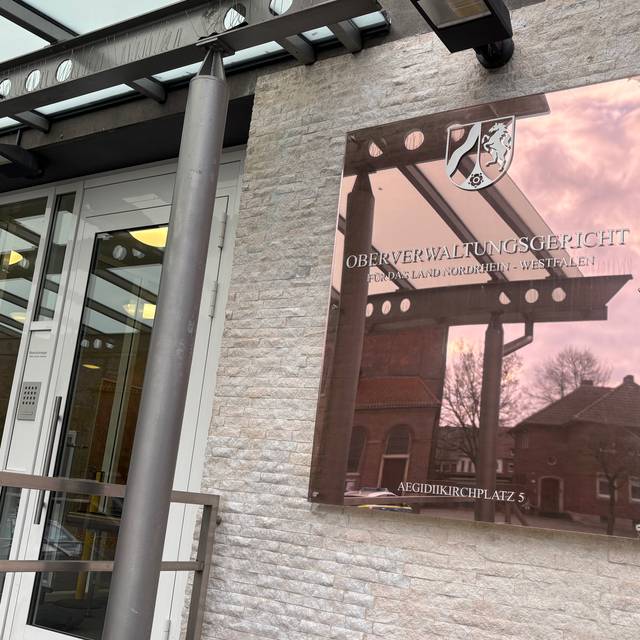 Das Eingangsschild vom Oberverwaltungsgericht Münster.
