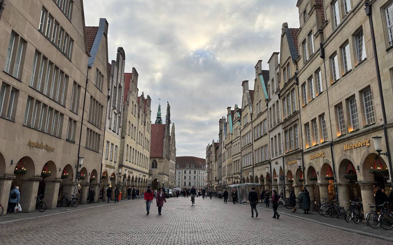Der Prinzipalmarkt in Münster mit seinen markanten Giebeln und dem Kopfsteinpflaster.