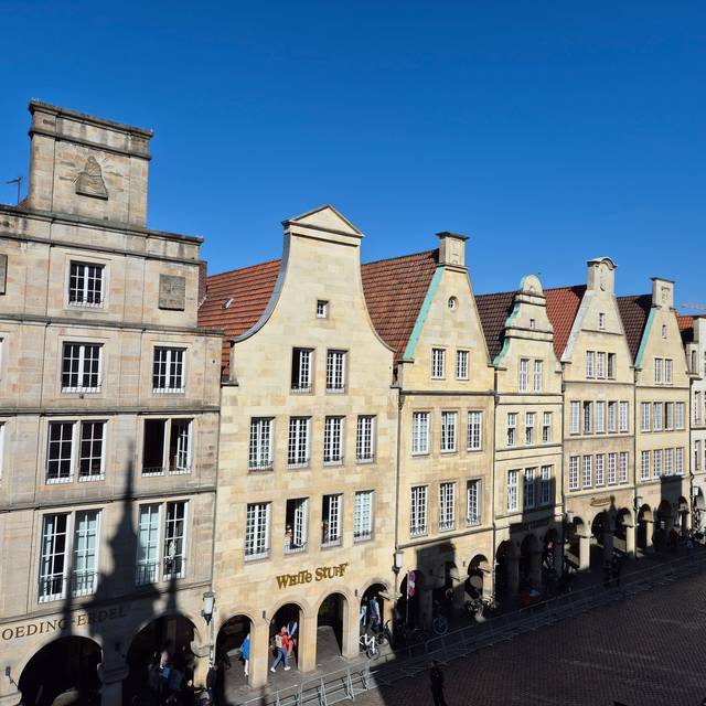 Münsters Prinzipalmarkt im Sonnenschein.