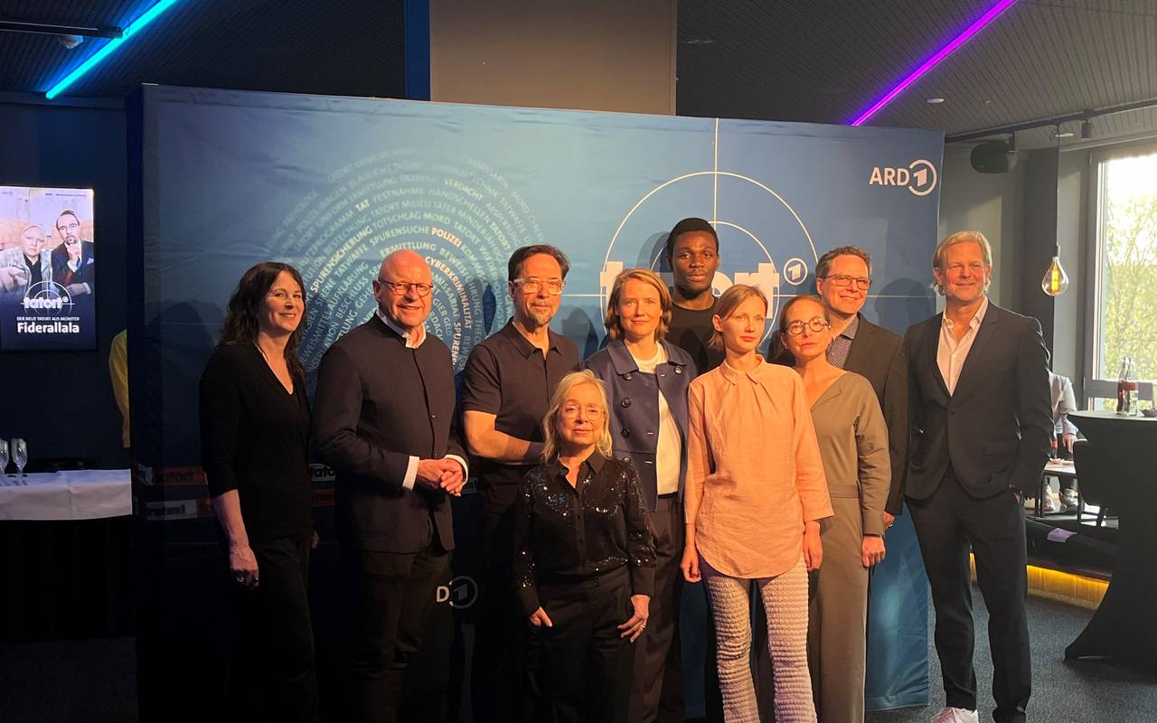 Gruppenfoto von Menschen in einem Kino.
