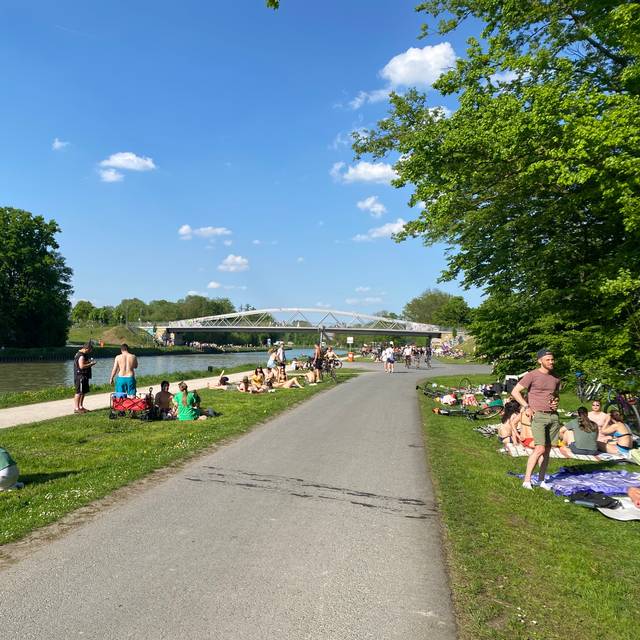 Andrang am Kanal am 1. Mai