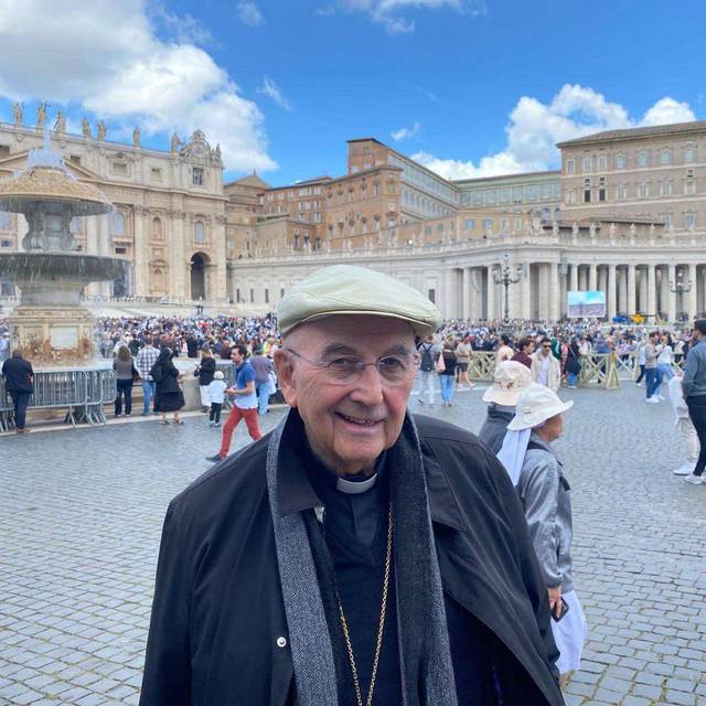 Felix Genn auf dem Petersplatz.