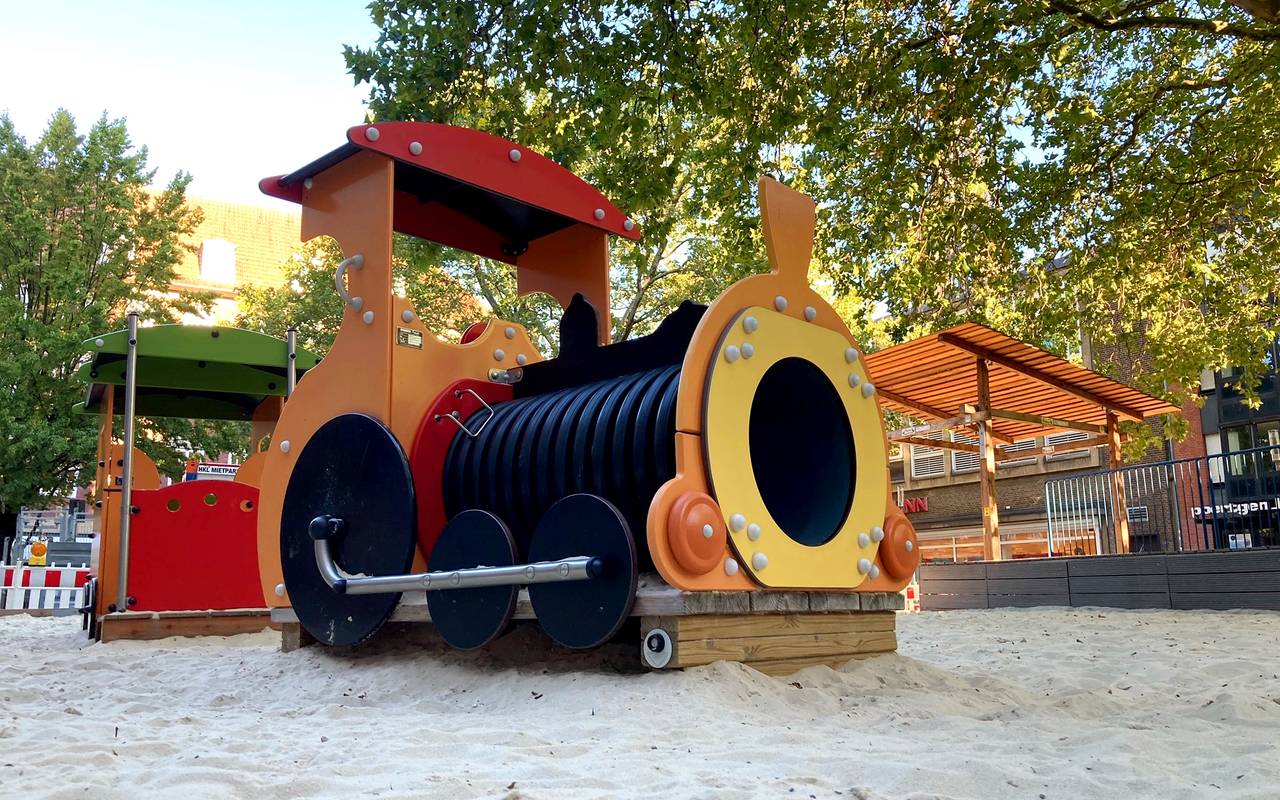 Spiel-Lok im Maxi-Sand