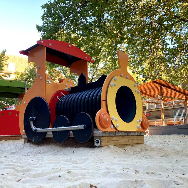 Spiel-Lok im Maxi-Sand