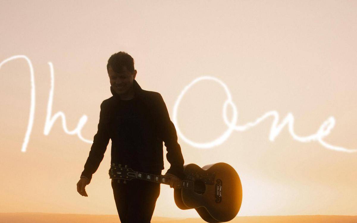 Musikstar Michael Patrick Kelly auf dem Cover seiner neuen Single "The One"