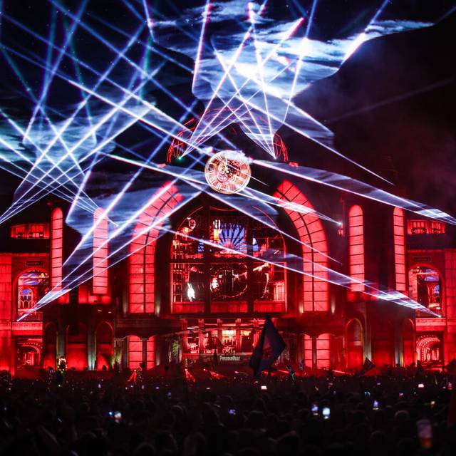 Blick auf die Mainstage vom Parookaville-Festival