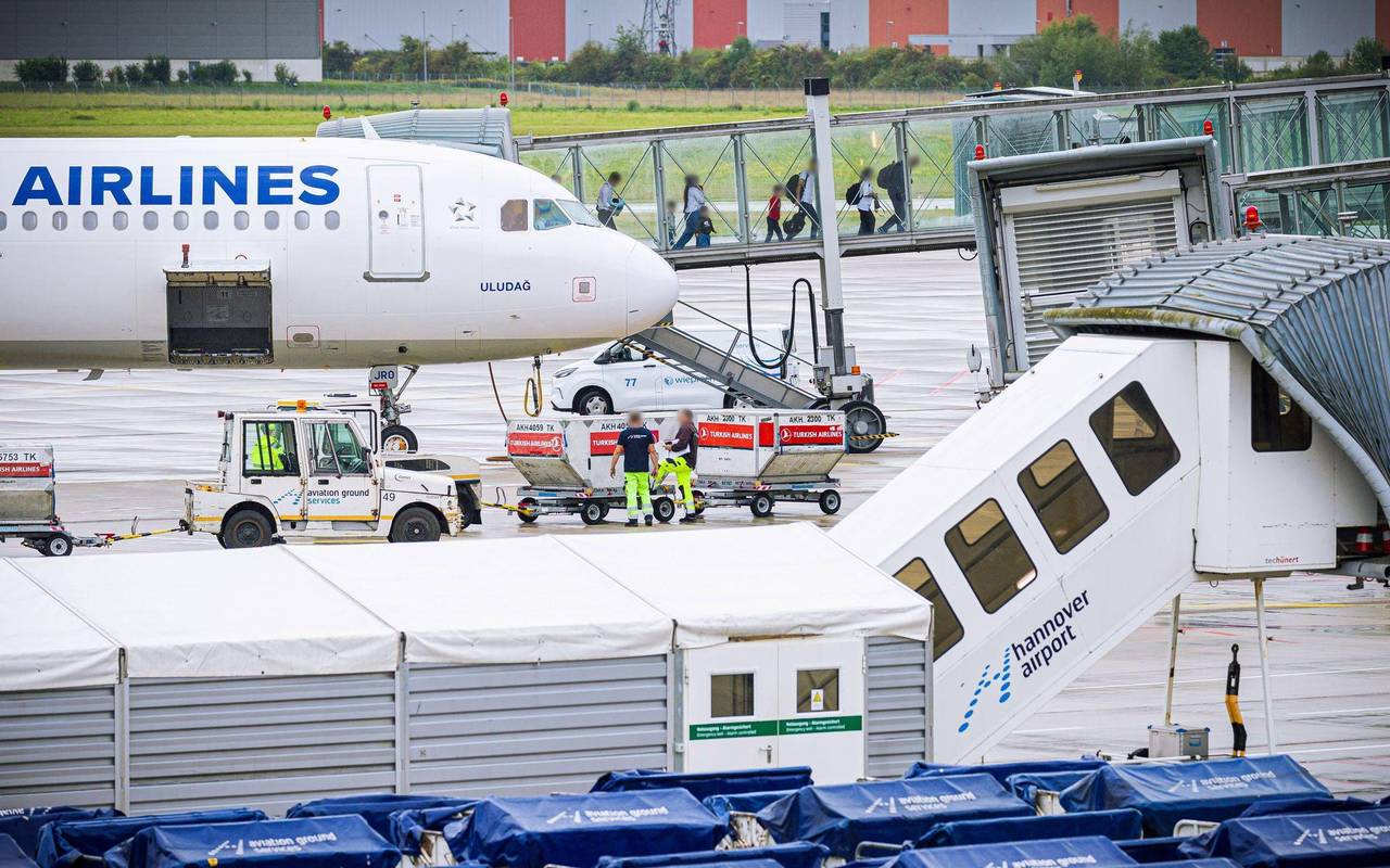 Flughafen Hannover - Ankunft Afghanen mit Aufnahmezusage
