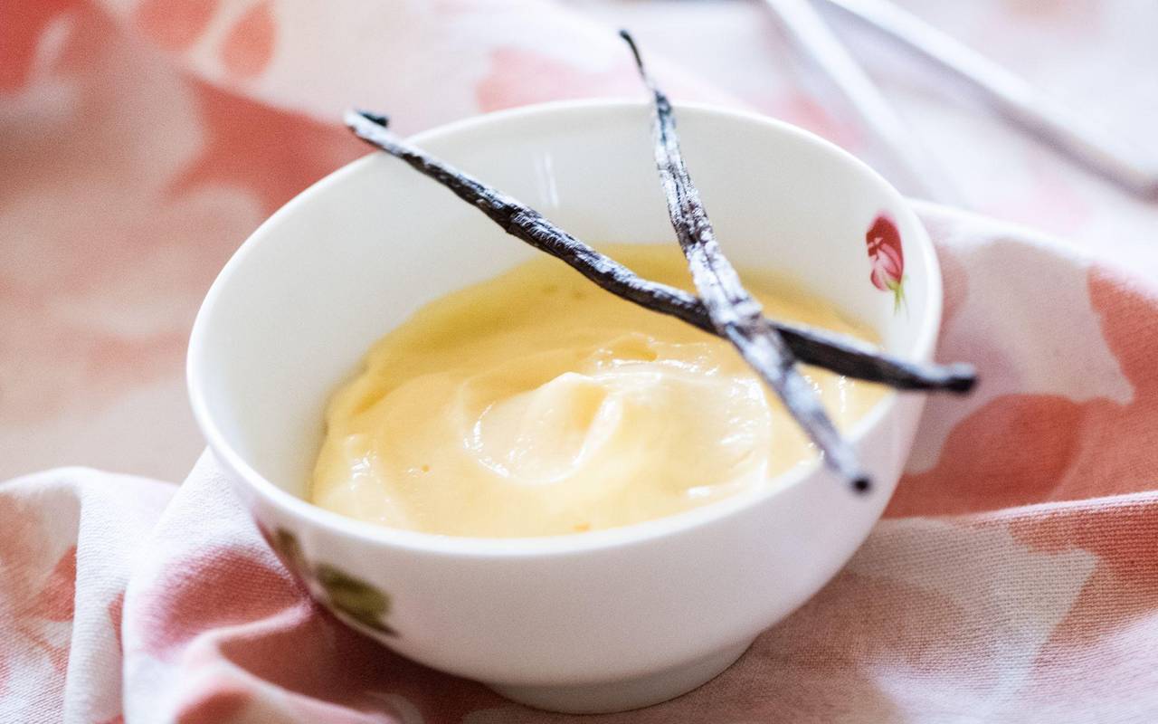 Vanillepudding in einer Schale