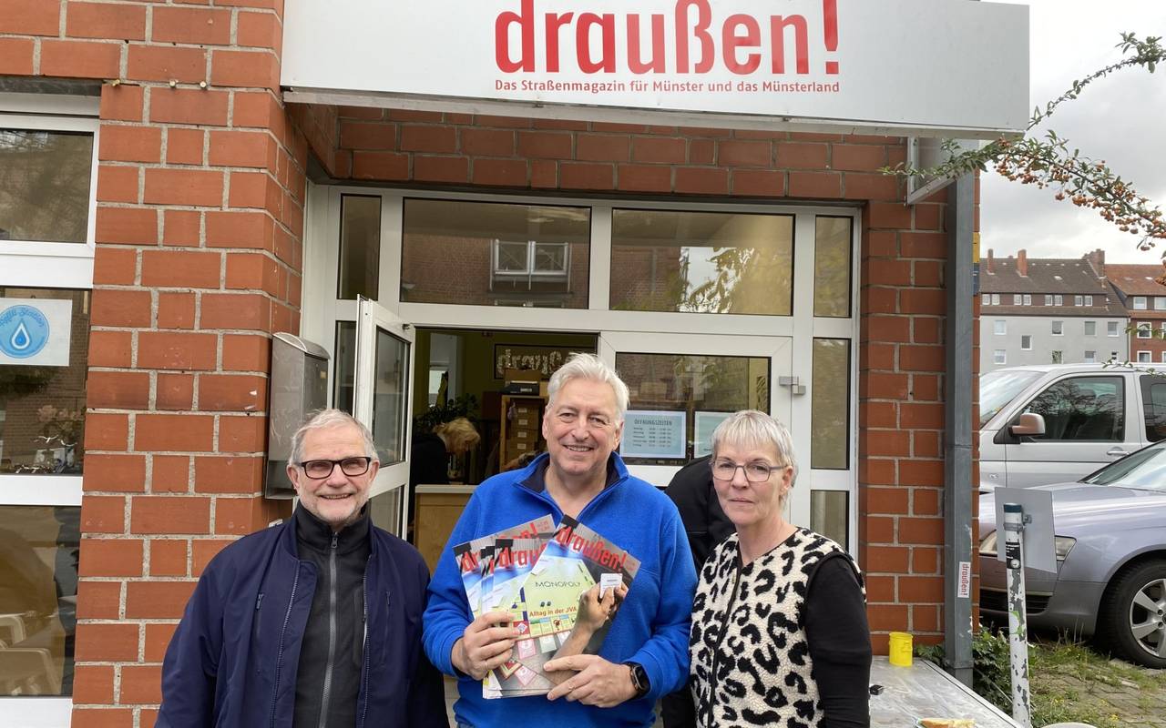 V.l.n.r.: Jörg Adler (2. Vorsitzender draußen e.V.), Wolfram Linke (Chefredakteur draußen e.V.), Babsi Vahle (Geschäftsführerin draußen e.V.).