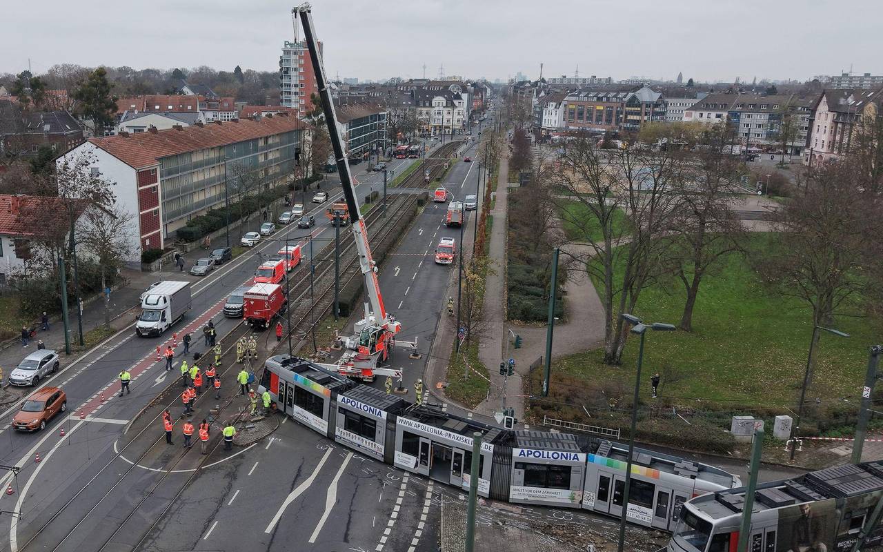 Straßenbahn in Düsseldorf entgleist