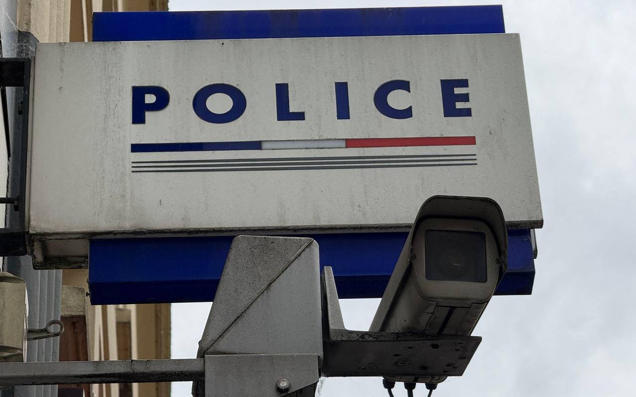 Stalker versteckt sich unter Bett der Ex-Frau