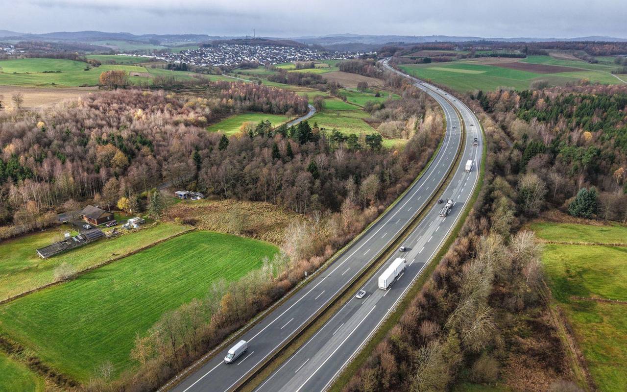 Körperteile auf Autobahn gefunden - Haftbefehl