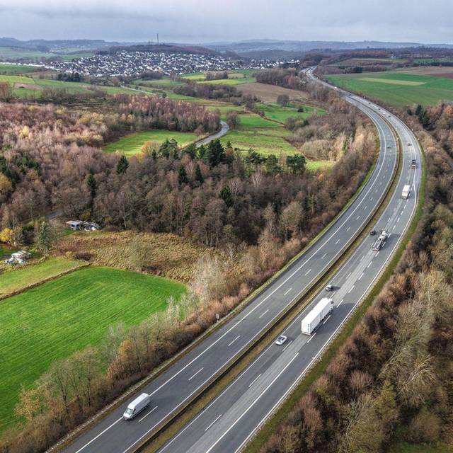 Körperteile auf Autobahn gefunden - Haftbefehl