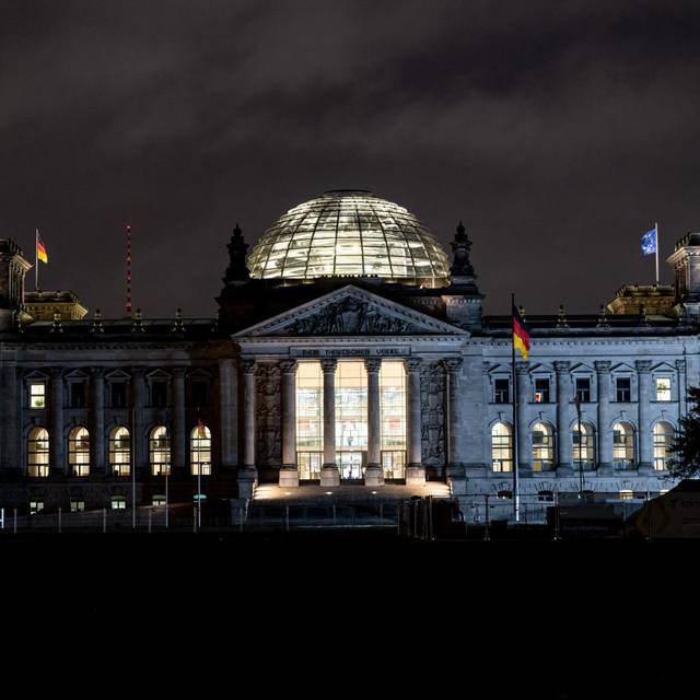Reichstagsgebäude im Morgengrauen