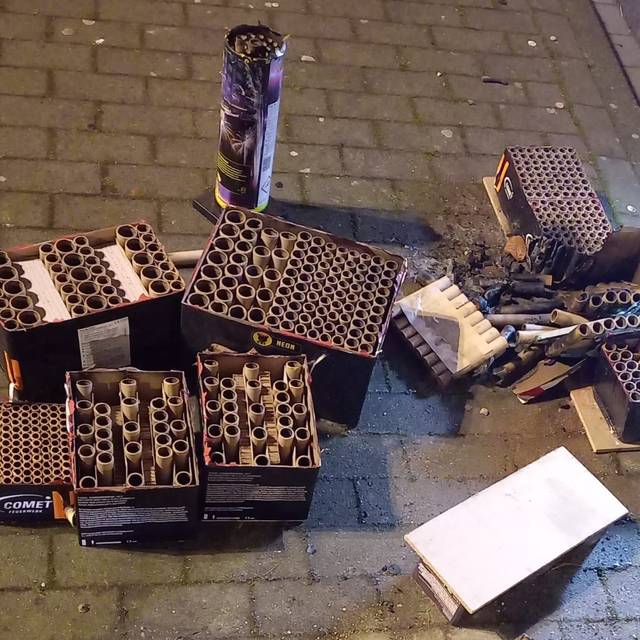 Rund um den Jahreswechsel haben die Abfallwirtschaftsbetriebe (awm) 6,8 Tonnen Böller- und Raketenreste eingesammelt.