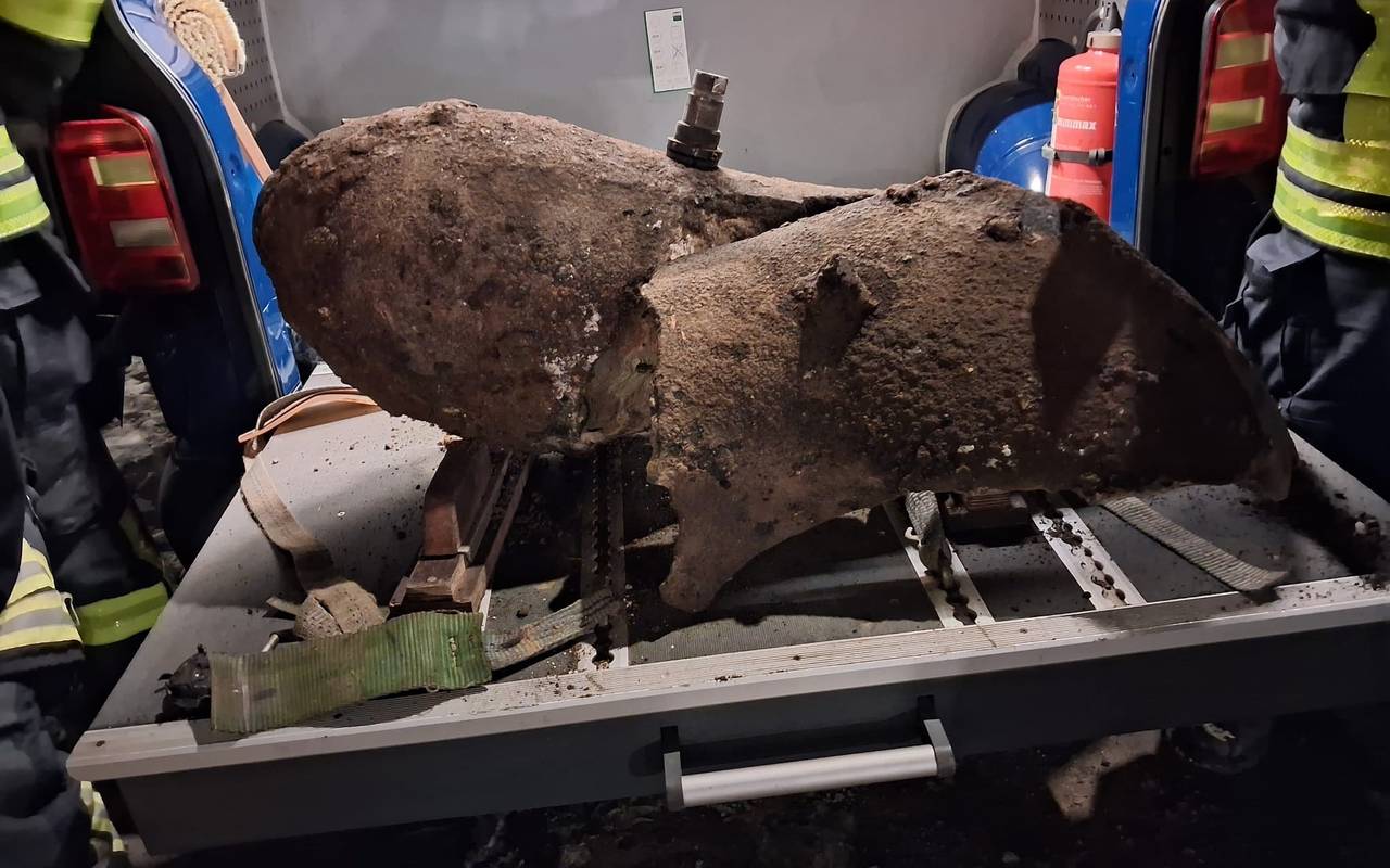 Der Kampfmittelbeseitigungsdienst der Bezirksregierung Arnsberg entschärfte den 250 Kilogramm schweren amerikanischen Blindgänger aus dem Zweiten Weltkrieg.