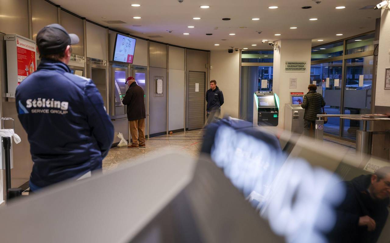 Sparkasse Gelsenkirchen-Buer öffnet nach Einbruch SB-Bereich