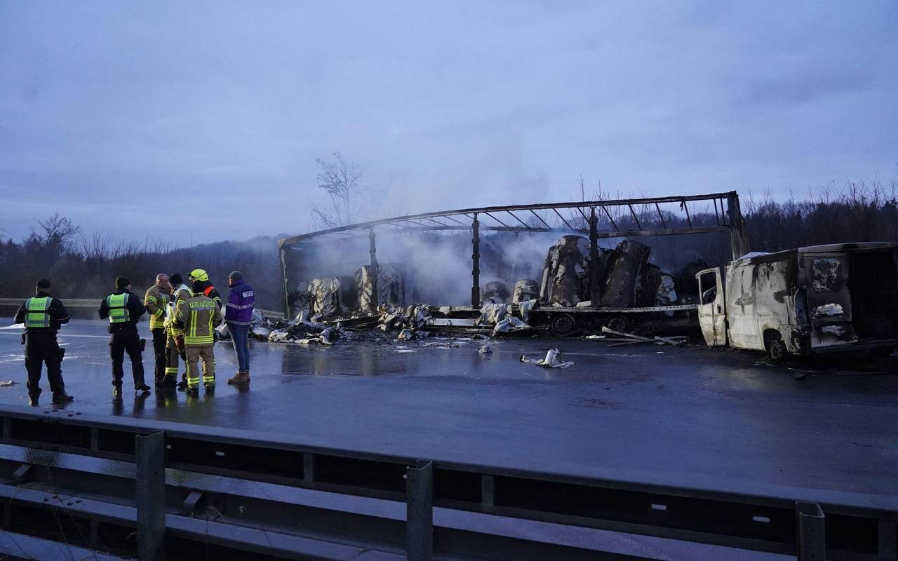 Unfallserie auf der A44 - Tote und Verletzte