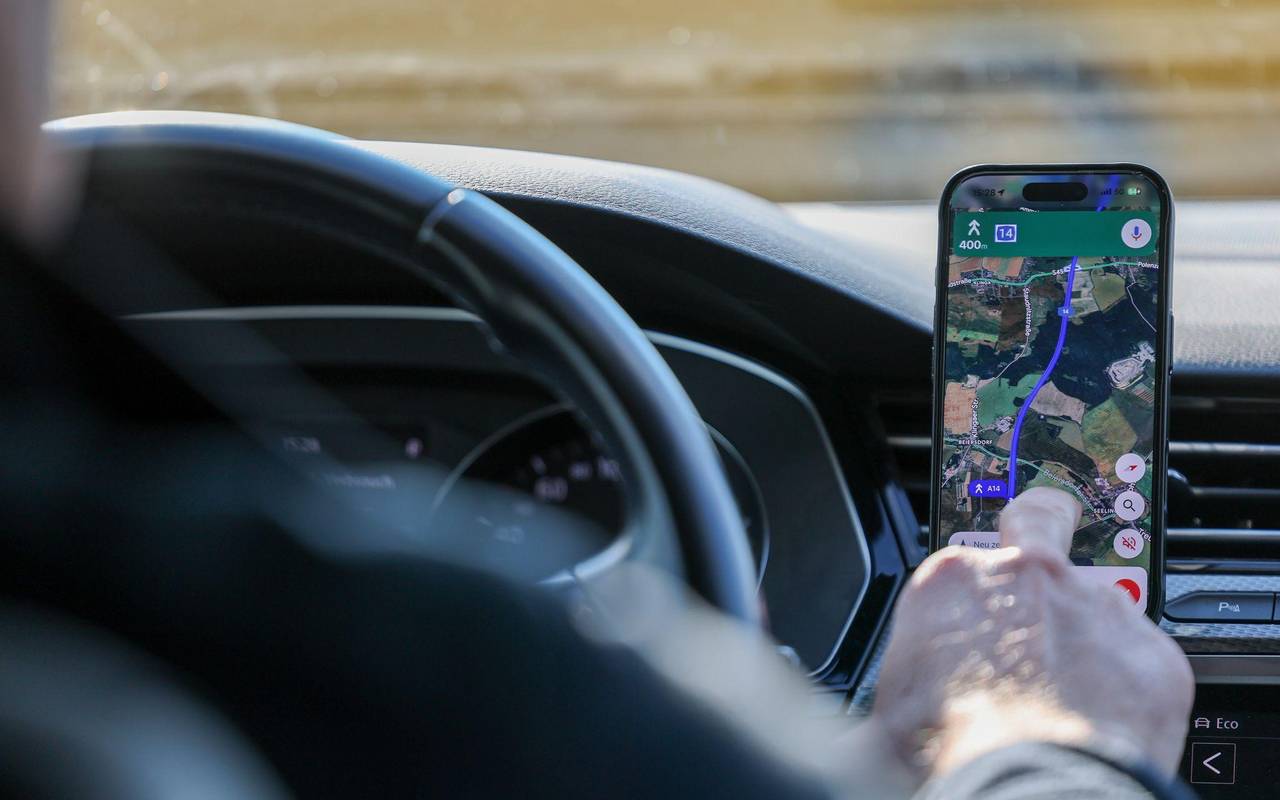 Illustration - Smartphone-Nutzung am Steuer