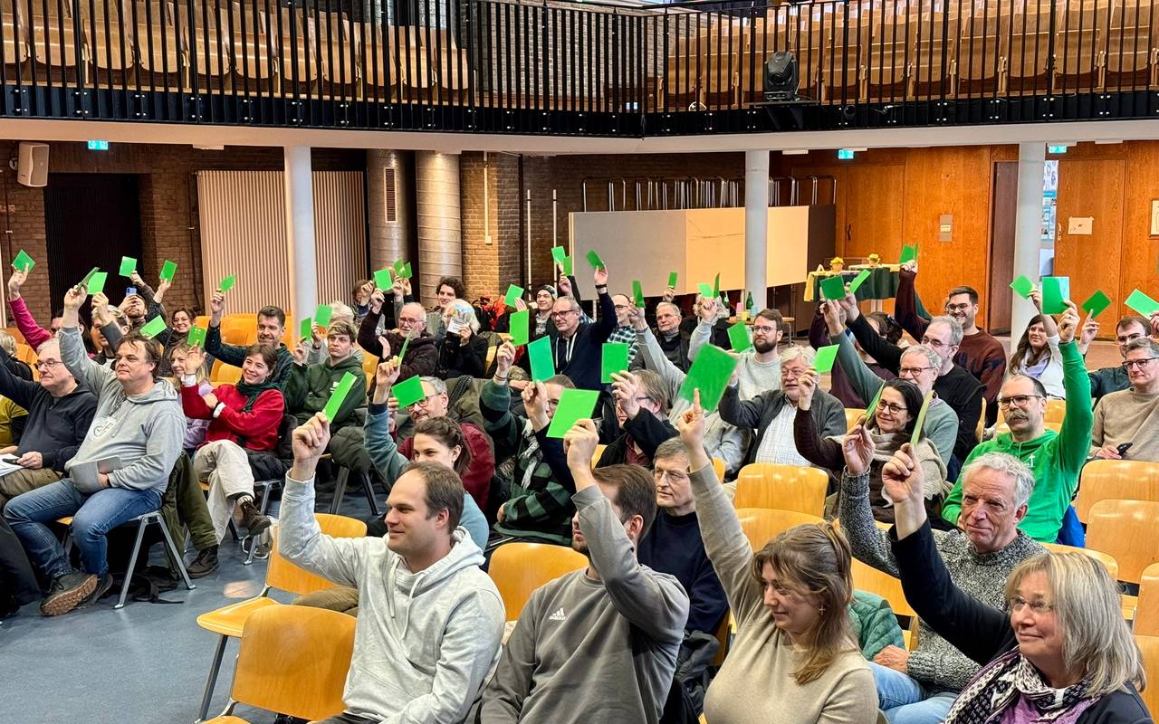 Die Mitgliederversammlung der Grünen stimmt dem Koalitionsvertrag mit deutlicher Mehrheit zu.