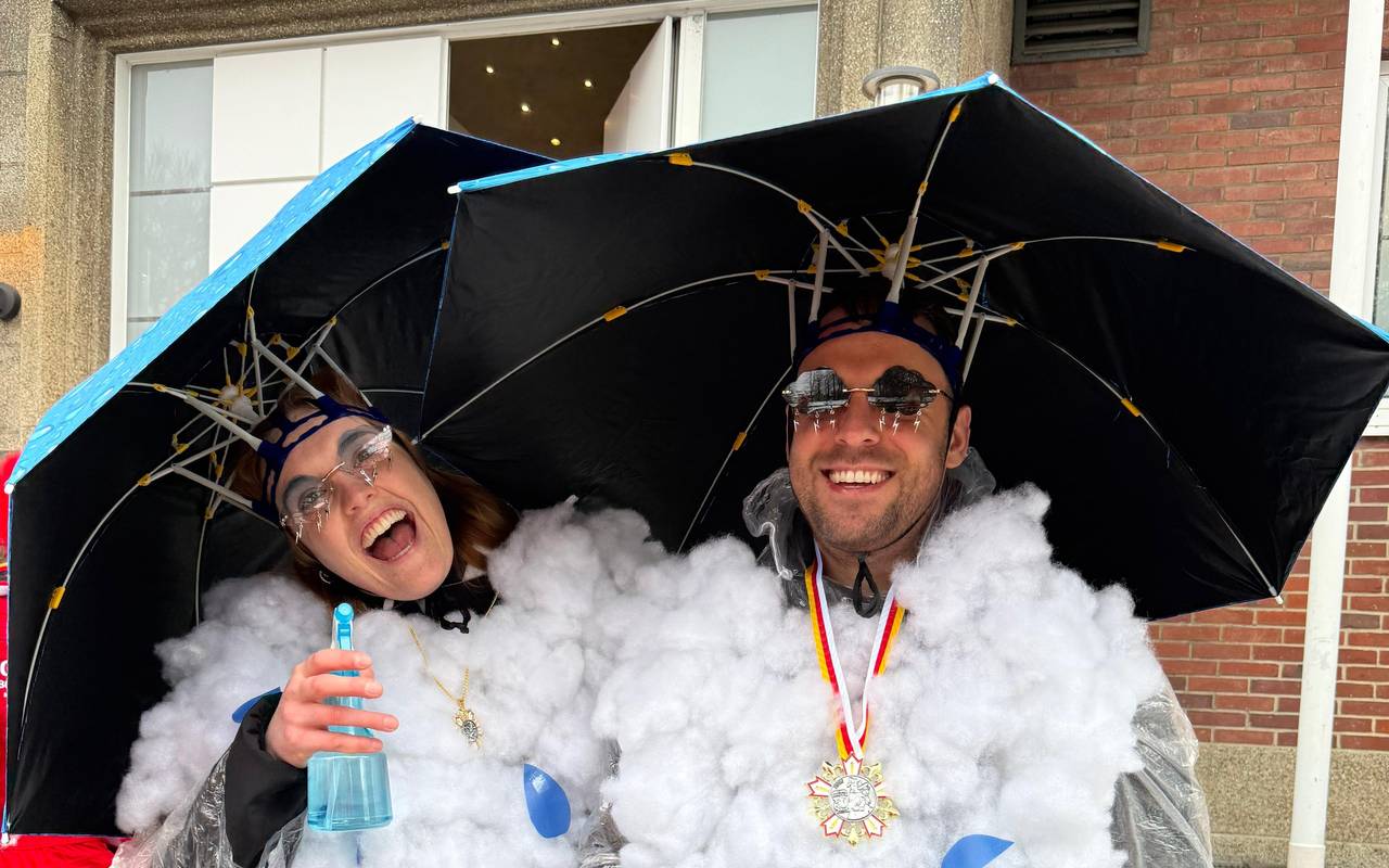 Unser Morningshow-Duo Malena Stöhler und Tino Tiede ist mittendrin und feiert mit etlichen Münsteraner:innen Rosenmontag.