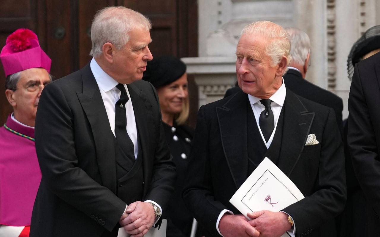 Andrew (l) und der britische König Charles III.