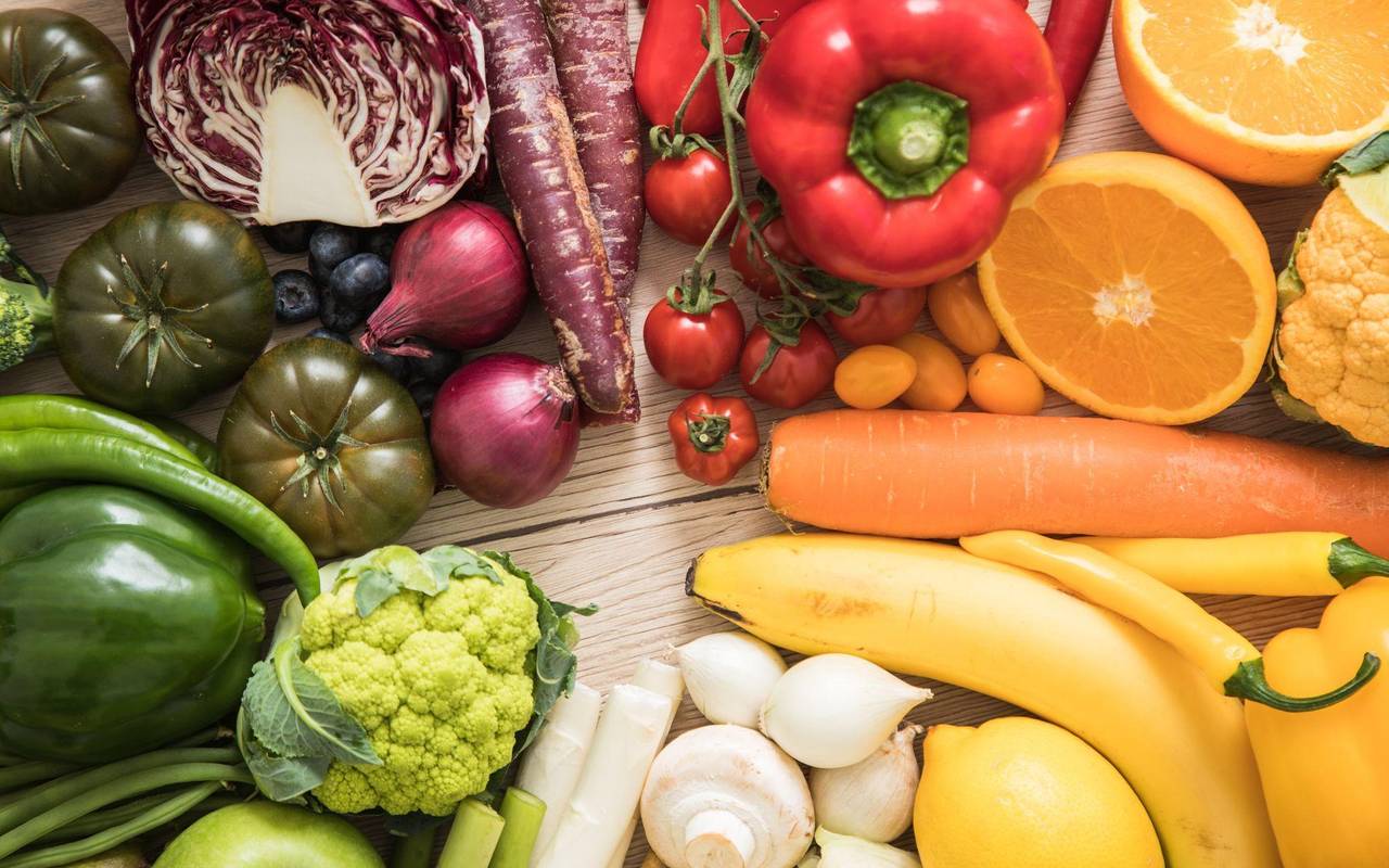 Obst und Gemüse auf einem Tisch