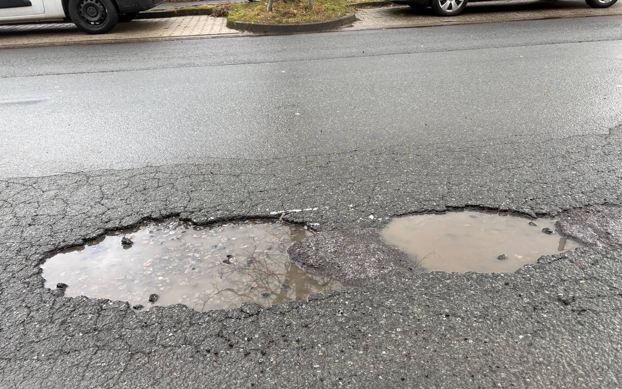 Pfützen im Schlagloch