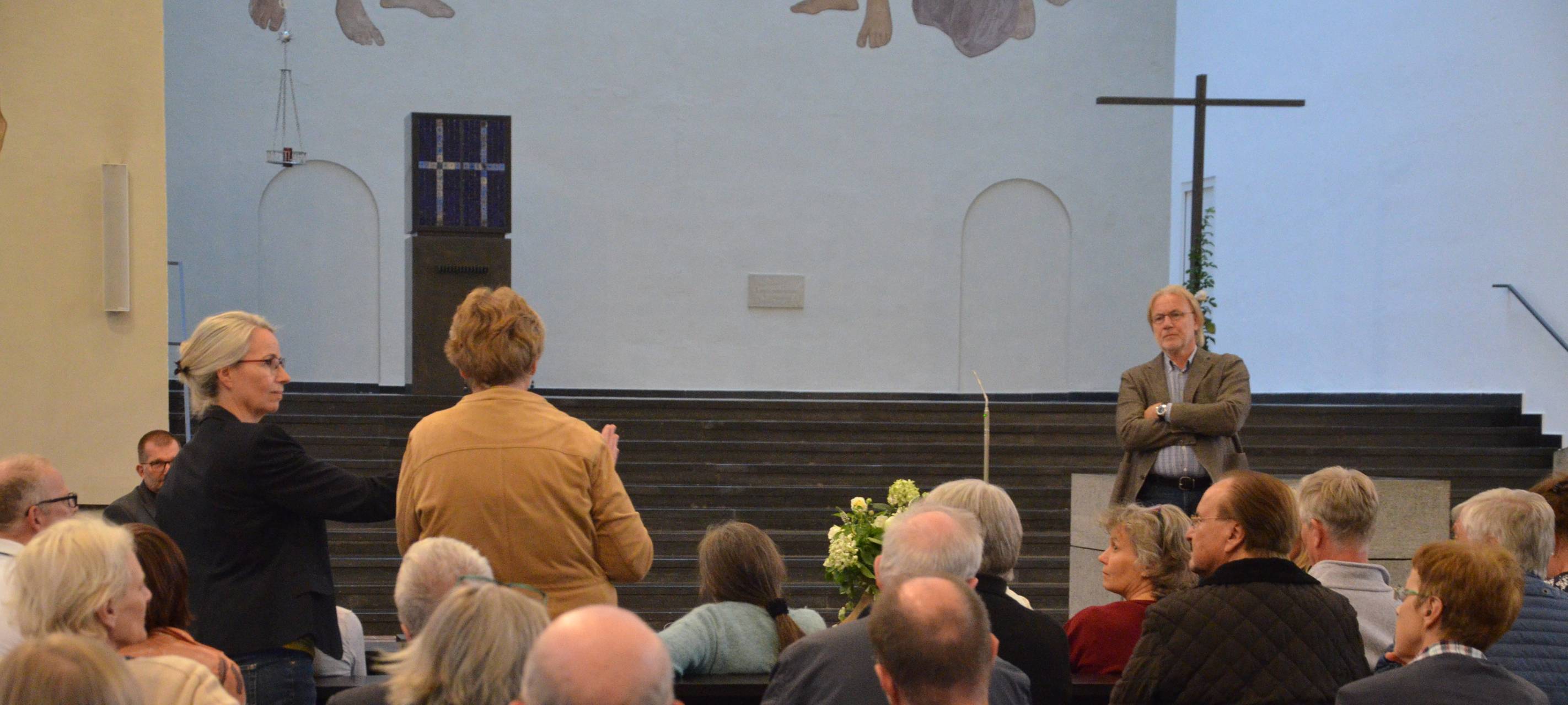 Eklat nach Missbrauch-Predigt: Gemeinde gegen Pfarrer