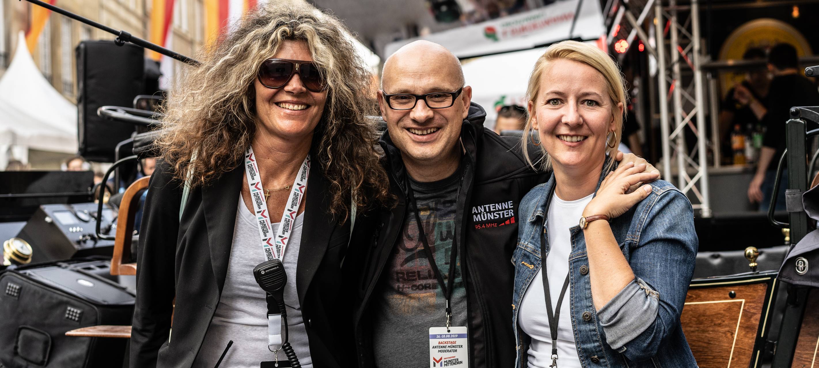 Stadtfestorganisatorin Ana Voogd ist sichtlich zufrieden – zusammen mit Christoph Hausdorf und Anja Brukner