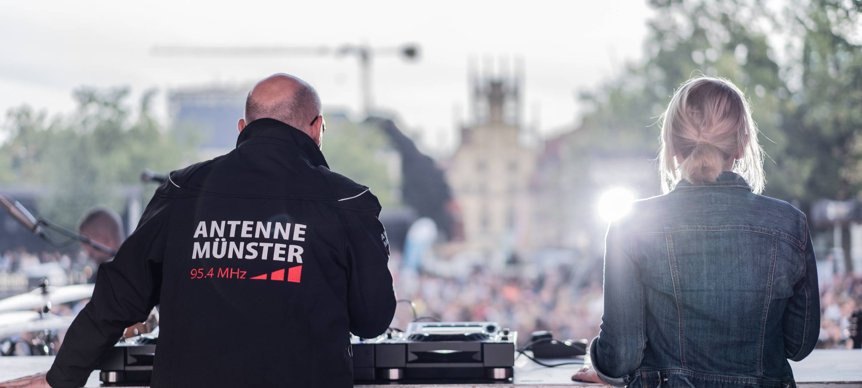 Blick von der ANTENNE MÜNSTER-Bühne auf den Domplatz