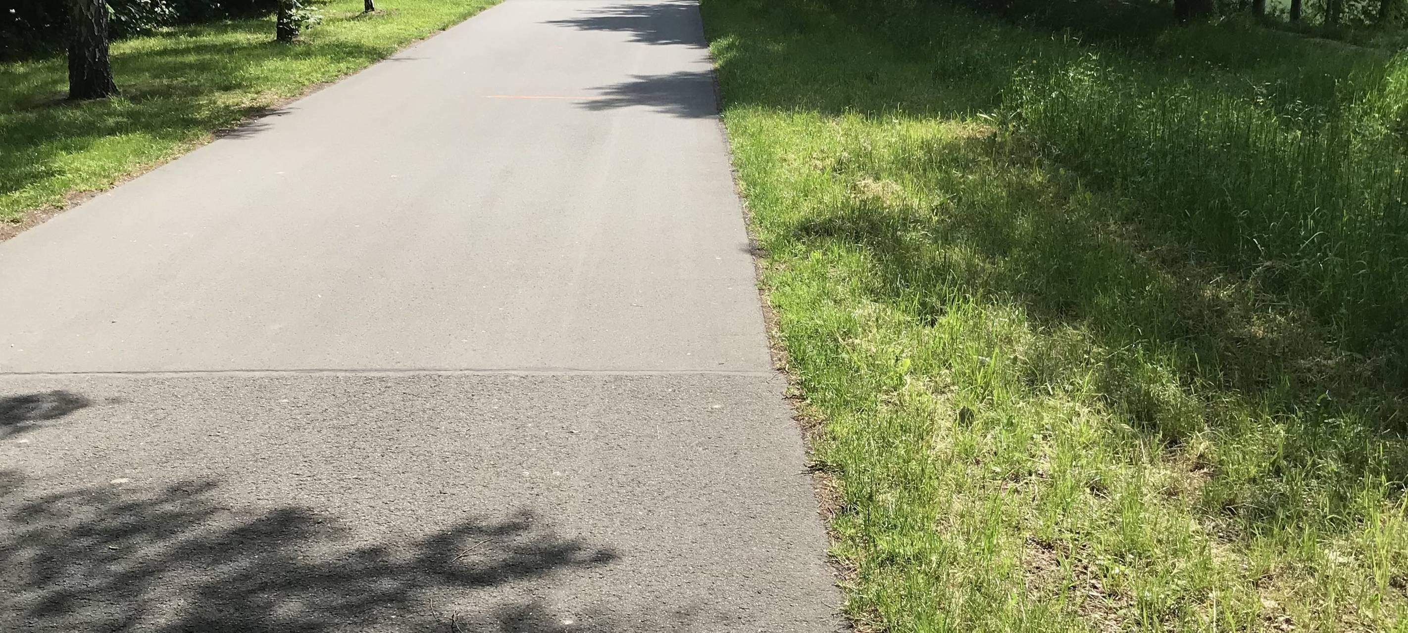 Licht nach Bedarf für Radfahrer und Fußgänger