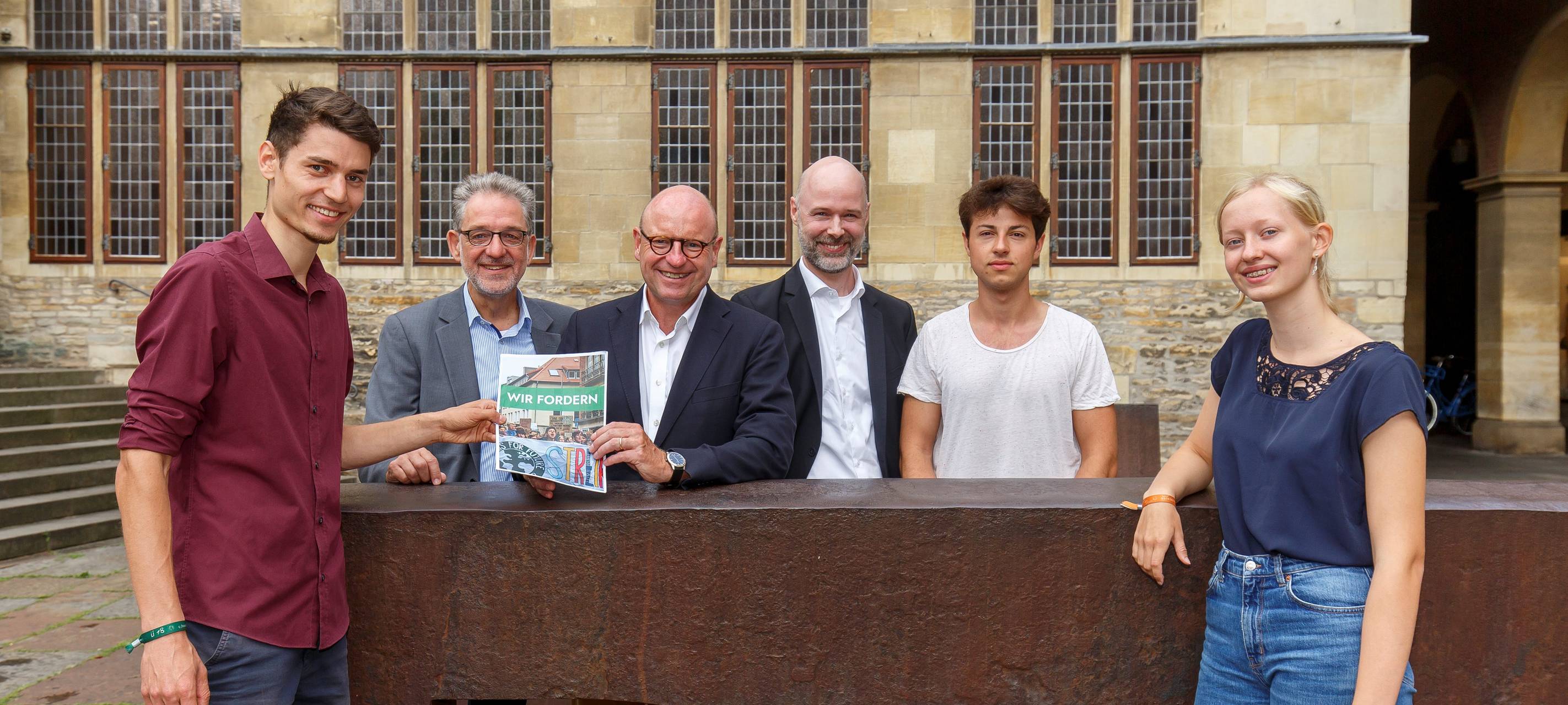 Lewe nimmt Forderungen von "Fridays for Future" entgegen