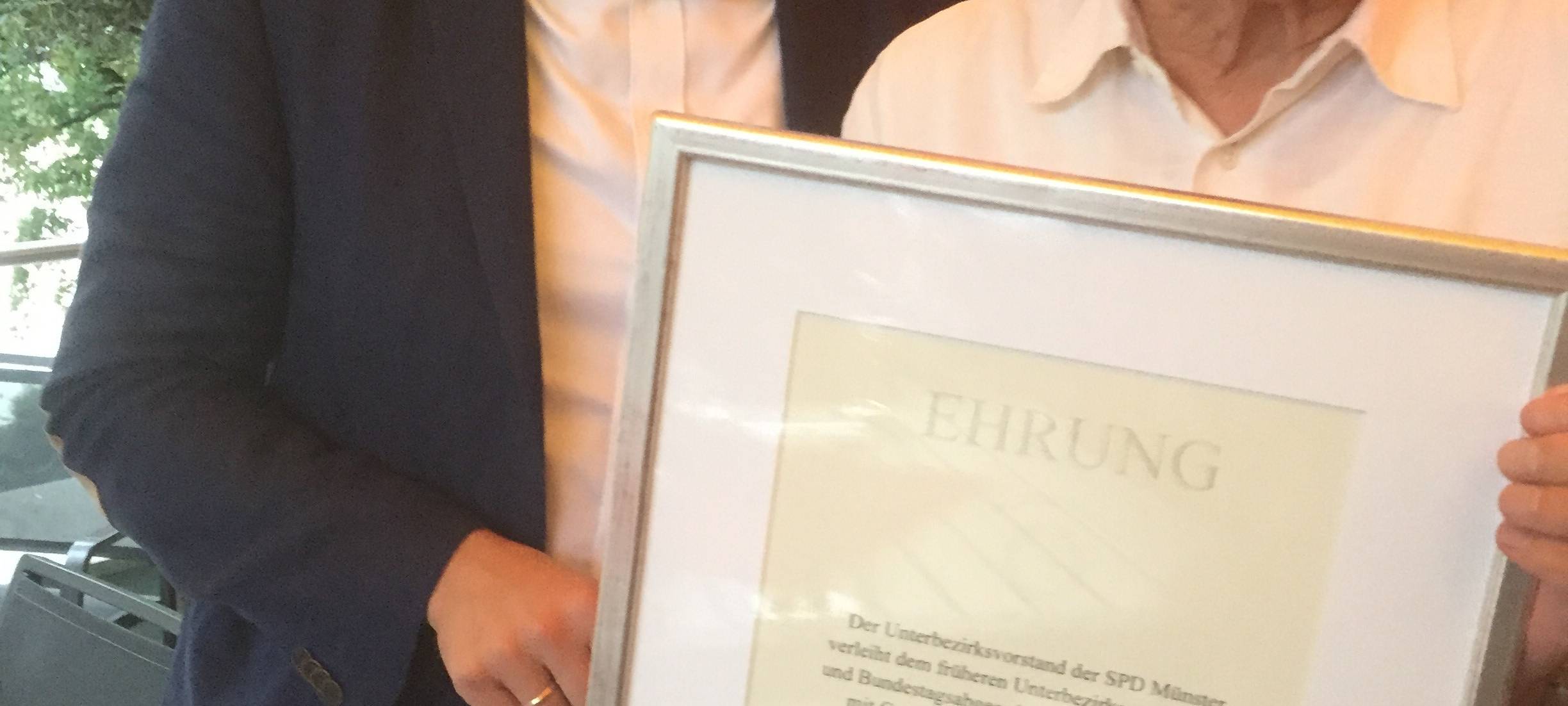 Ehrenvorsitz für Strässer