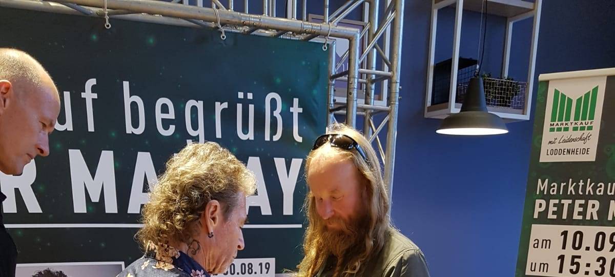 Autogrammstunde mit Peter Maffay