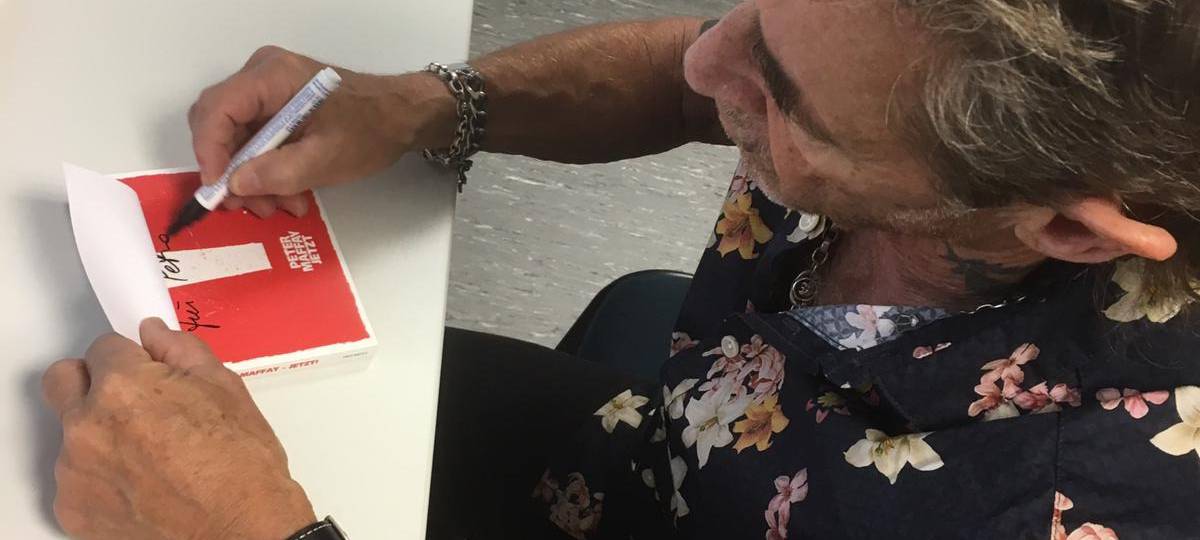 Autogrammstunde mit Peter Maffay