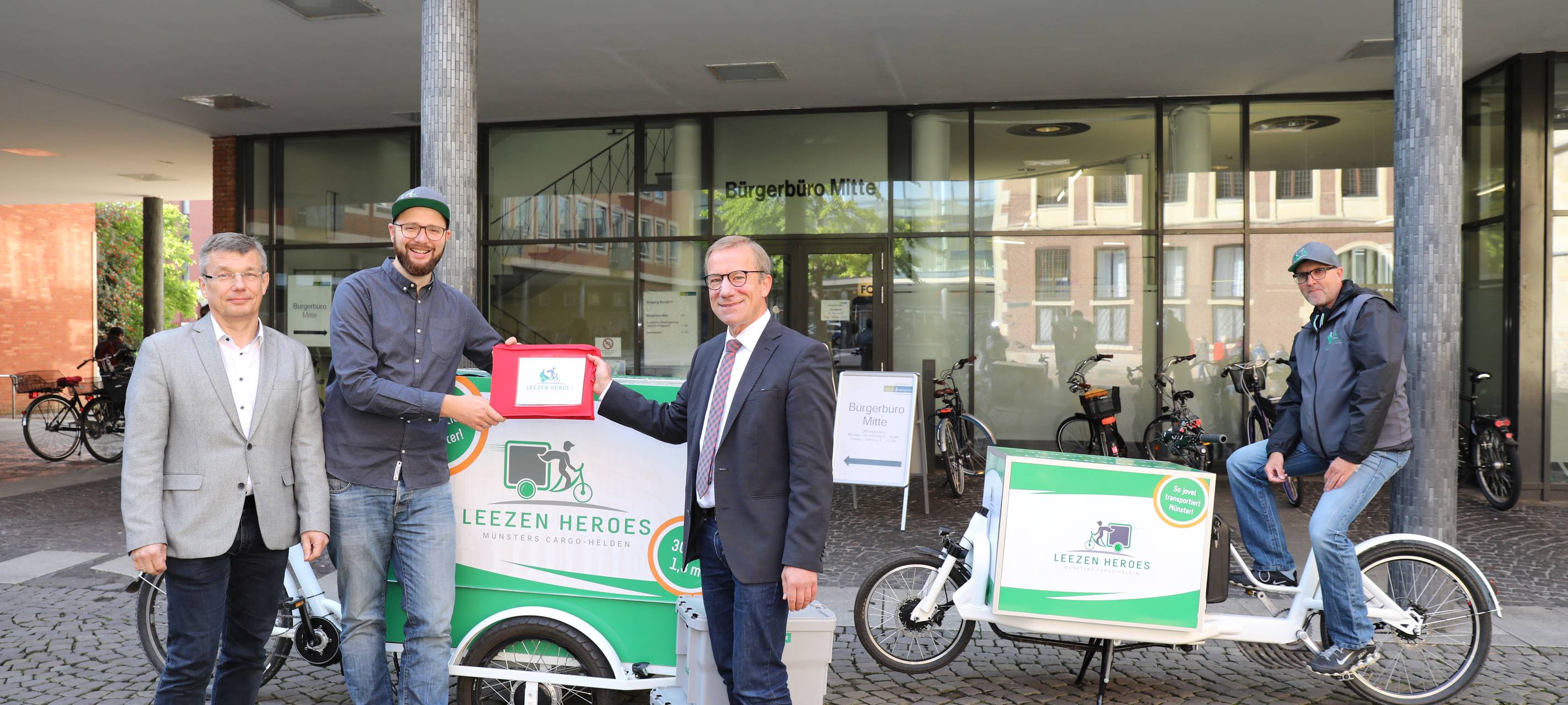 Fahrradkurier bringt Ausweisdokumente