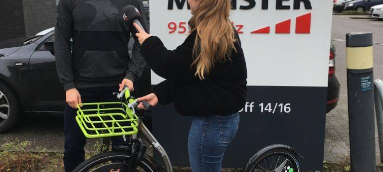 ANTENNE MÜNSTER-Reporterin Flavia Doster im Gespräch mit Max Weldert