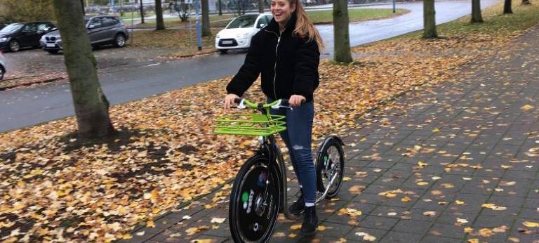 Jetzt wird der Tretroller aber erst mal getestet.