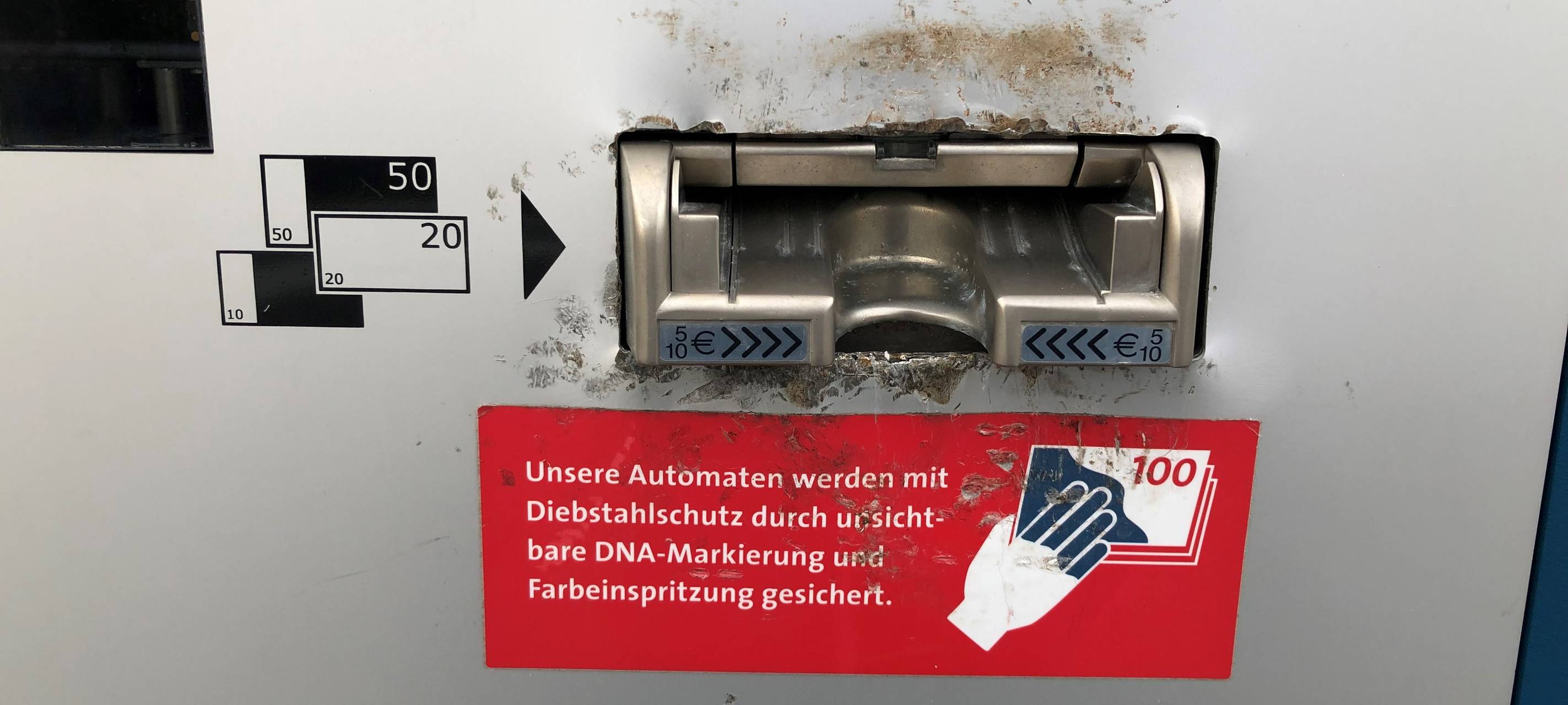 Serienweise Fahrkartenautomaten aufgebrochen