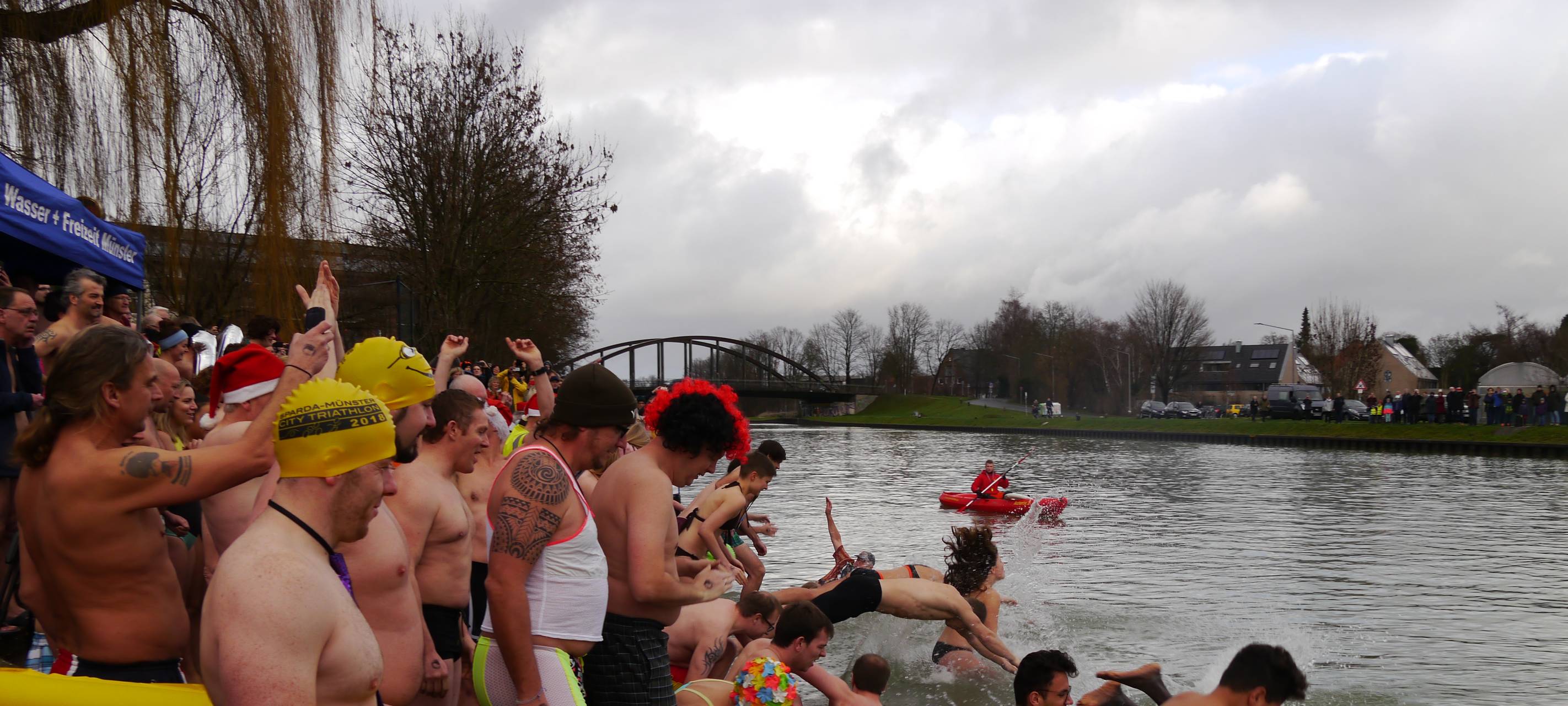 Zehntes Neujahrsschwimmen im Kanal