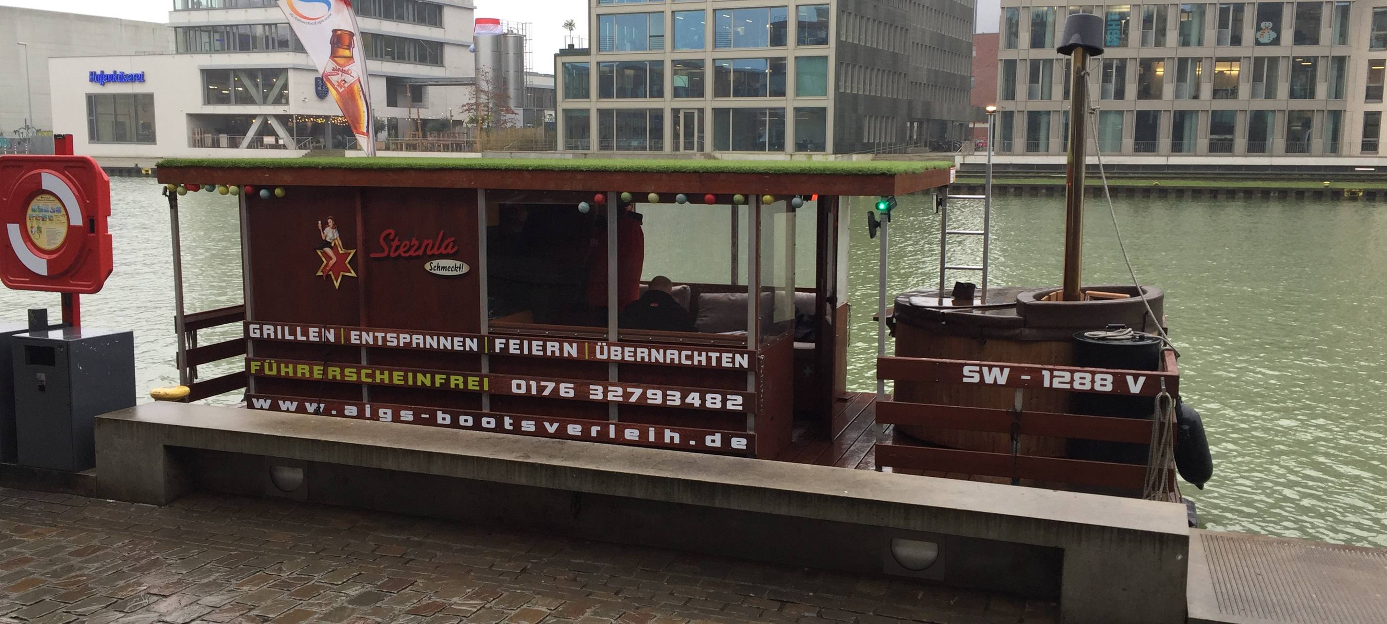 Mit dem Hausboot auf dem Kanal