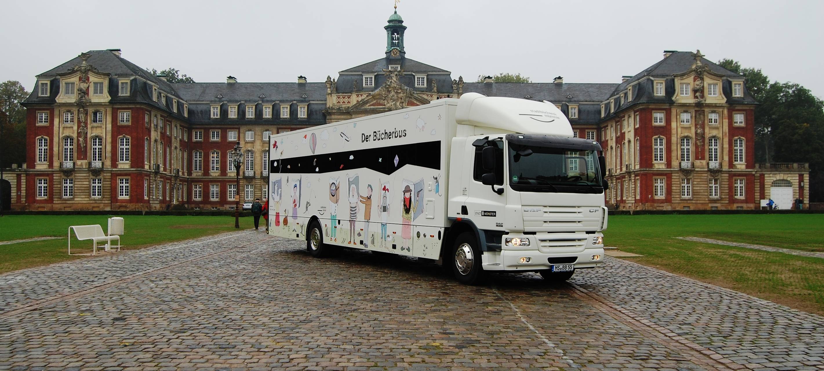 Bücherbus ist wieder in den Stadtteilen unterwegs