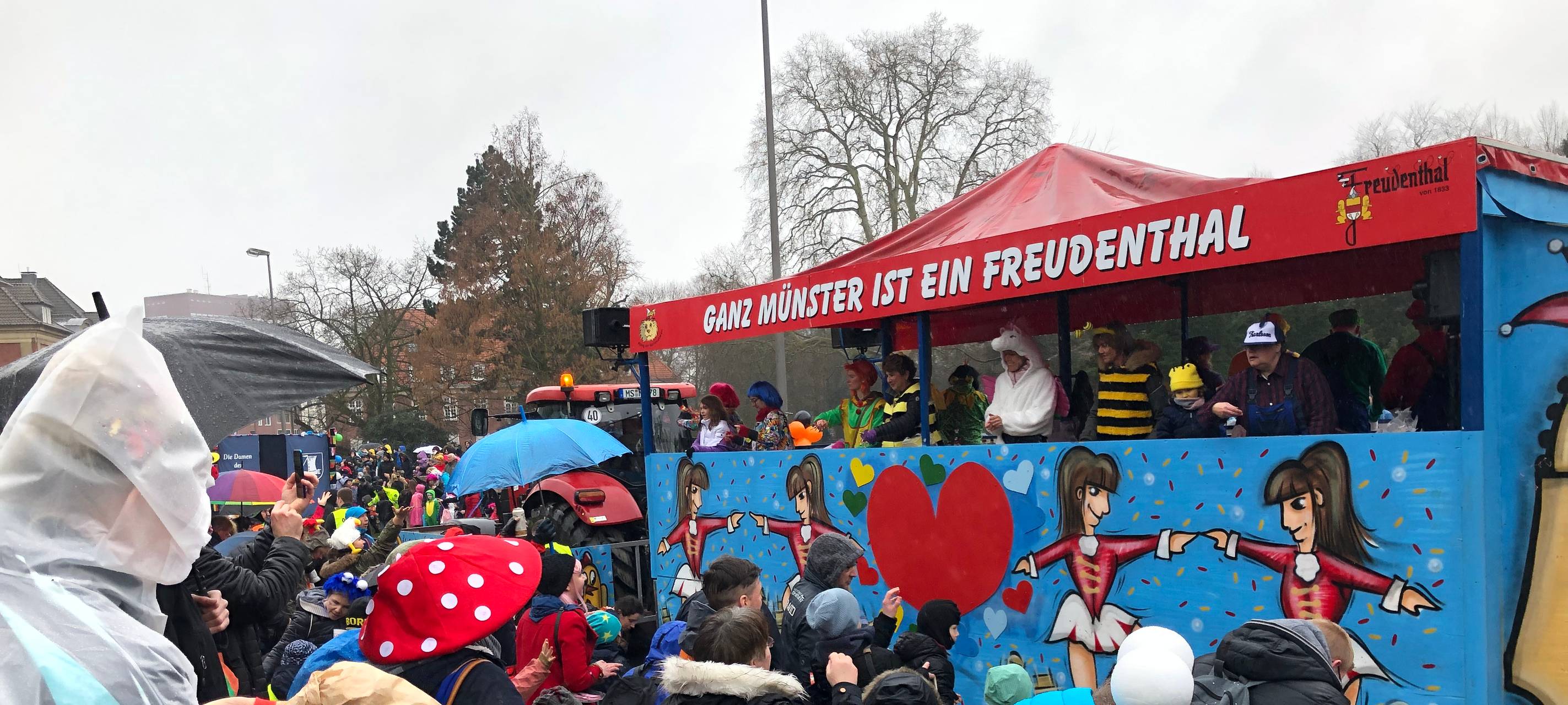 70.000 Besucher beim Rosenmontagszug in Münster