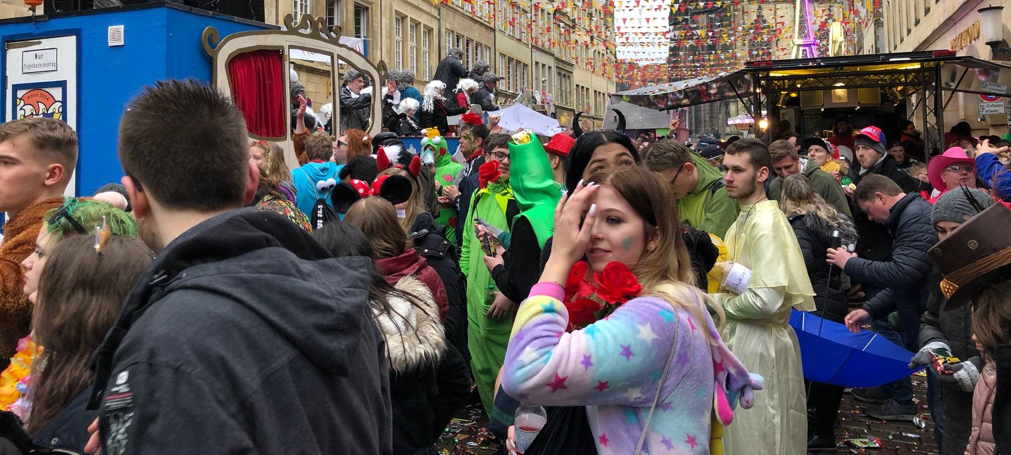 70.000 Besucher beim Rosenmontagszug in Münster