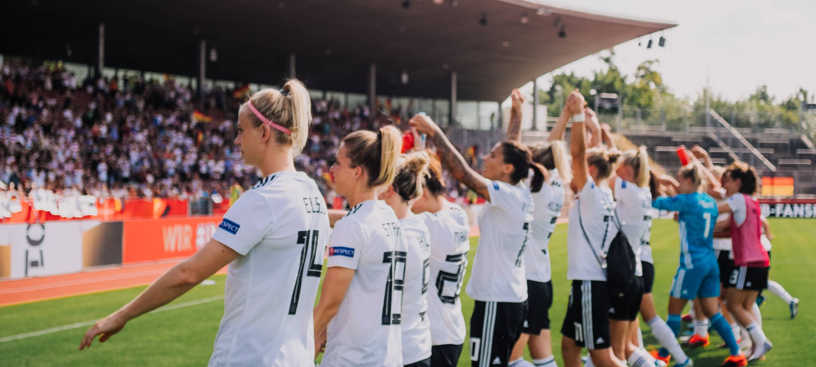Frauen-Länderspiel: Haupttribüne ausverkauft