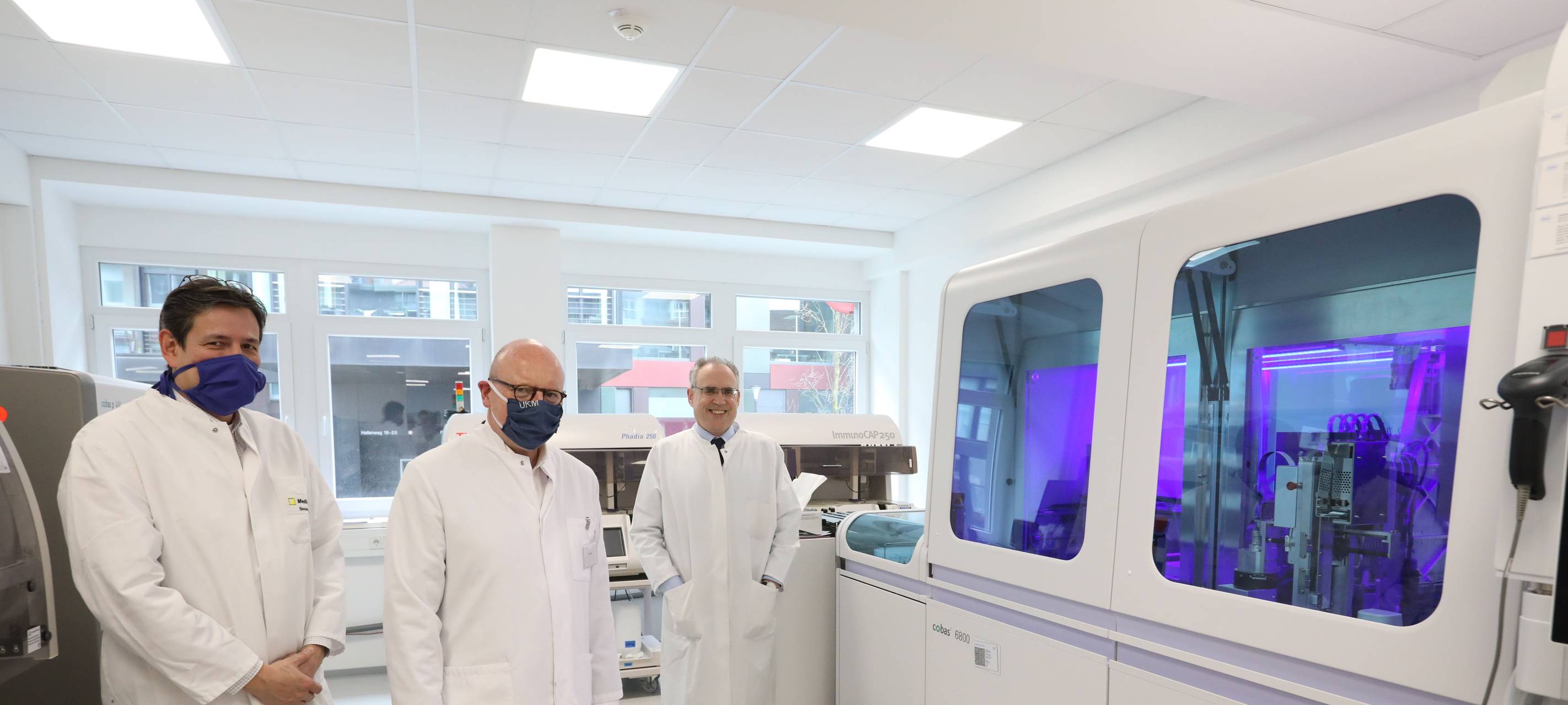 Oberbürgermeister Lewe besucht MVZ-Labor