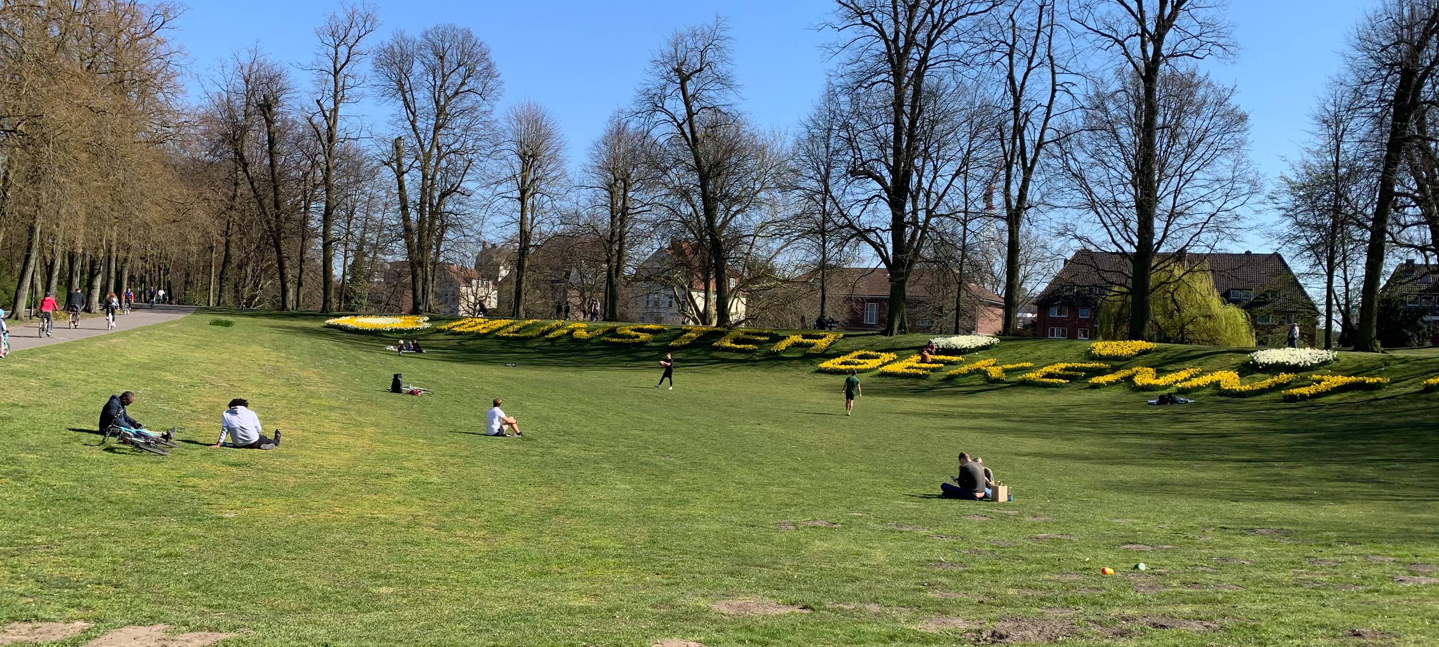 Auch an der Promenade sonnten sich einige Münsteraner - den nötigen Sicherheitsabstand einhaltend